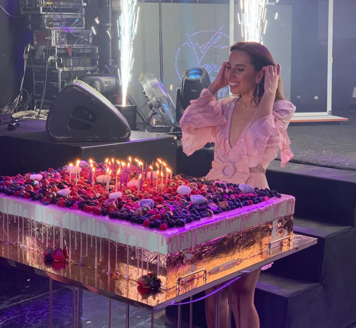 Торт для именинницы. Торт для именинницы.