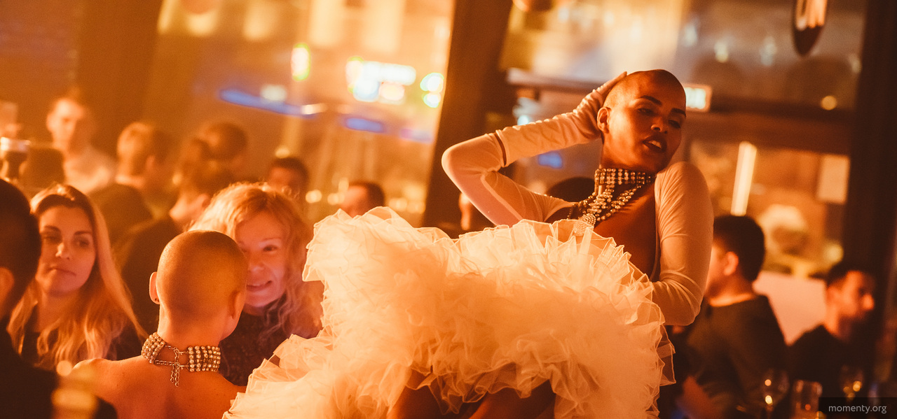 Главный прием короля тусовки останется в истории: «Еще год не сможете смотреть на него». Как Екатеринбург простился с хайпом Главный прием короля тусовки останется в истории: «Еще год не сможете смотреть на него». Как Екатеринбург простился с хайпом