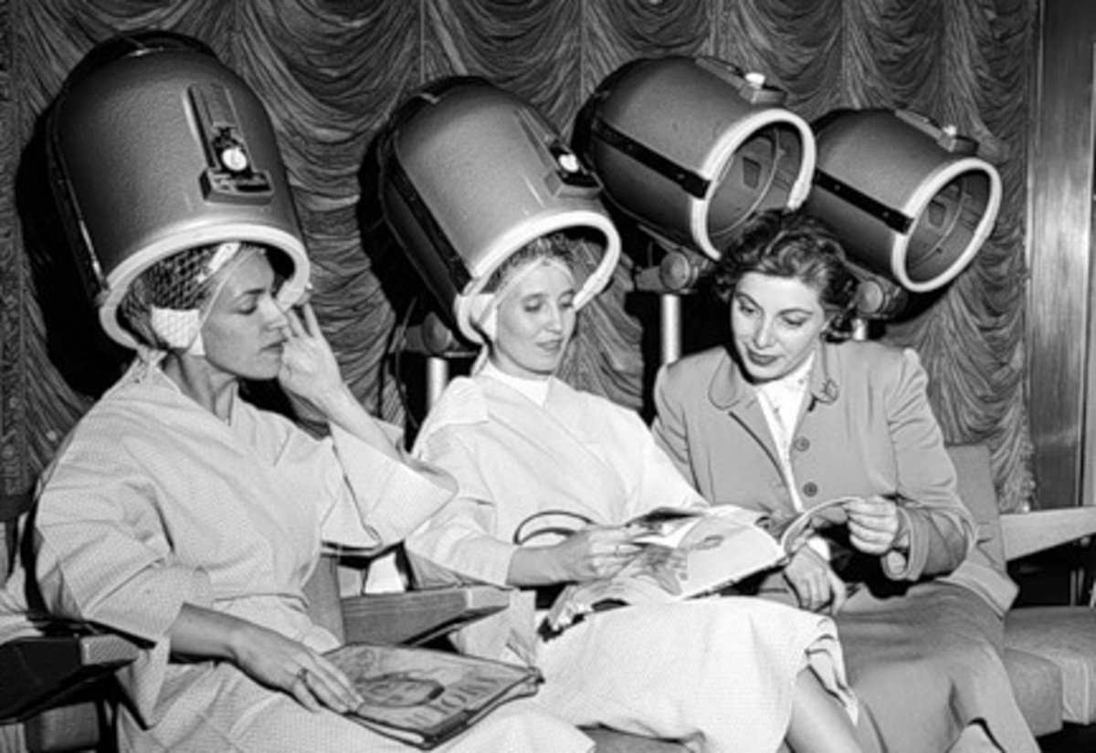 Кад из документального фильма «Вспомнить все. Советские парикмахерские» Кад из документального фильма «Вспомнить все. Советские парикмахерские»