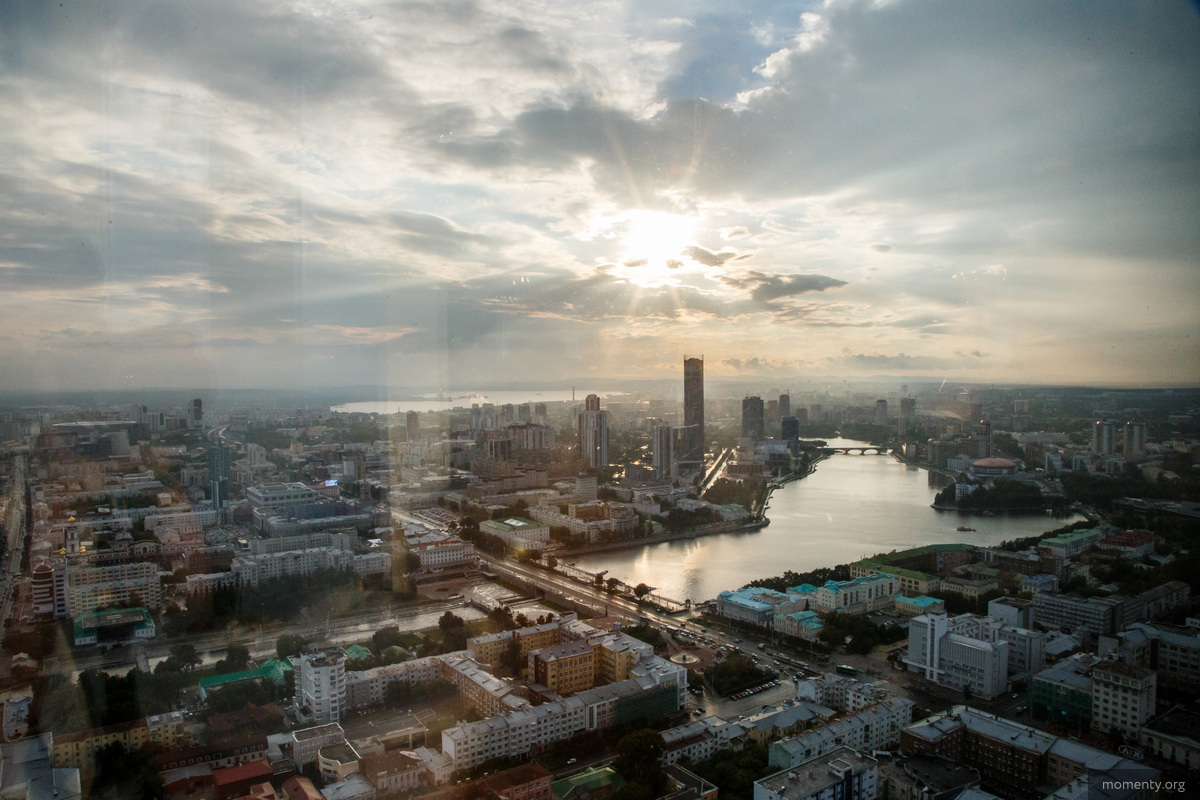 Такой панорамный вид открывается в ресторане «Вертикаль» Такой панорамный вид открывается в ресторане «Вертикаль»