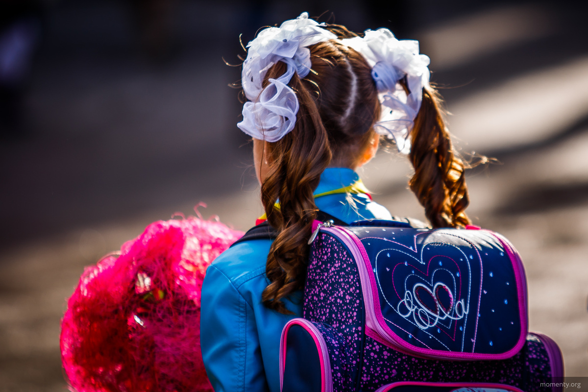 Для выпускниц мамы покупают по два платья сразу Для выпускниц мамы покупают по два платья сразу