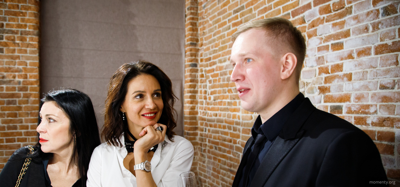 Известный фотограф, снимающий обнаженных светских дам, запускает мебельный бизнес Известный фотограф, снимающий обнаженных светских дам, запускает мебельный бизнес