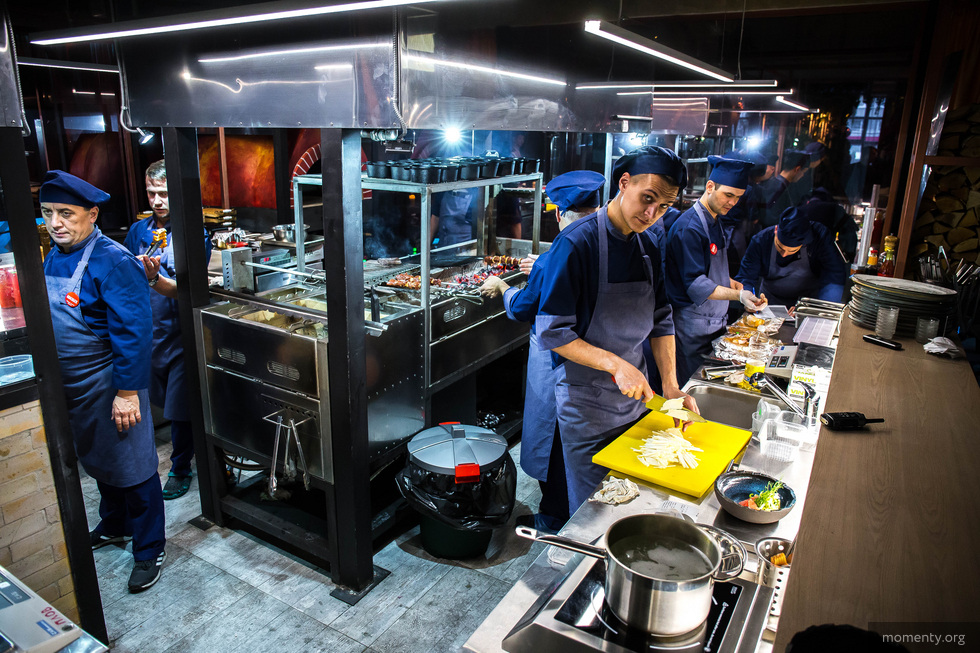 Зачинщик главного ресторанного скандала ушел из заведения, ради которого все затевал Зачинщик главного ресторанного скандала ушел из заведения, ради которого все затевал