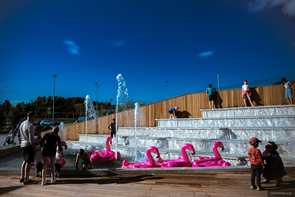 Ну фламинго не только для красивых фото в Instagram*, но и для веселых купаний в фонтане. Ну фламинго не только для красивых фото в Instagram*, но и для веселых купаний в фонтане.