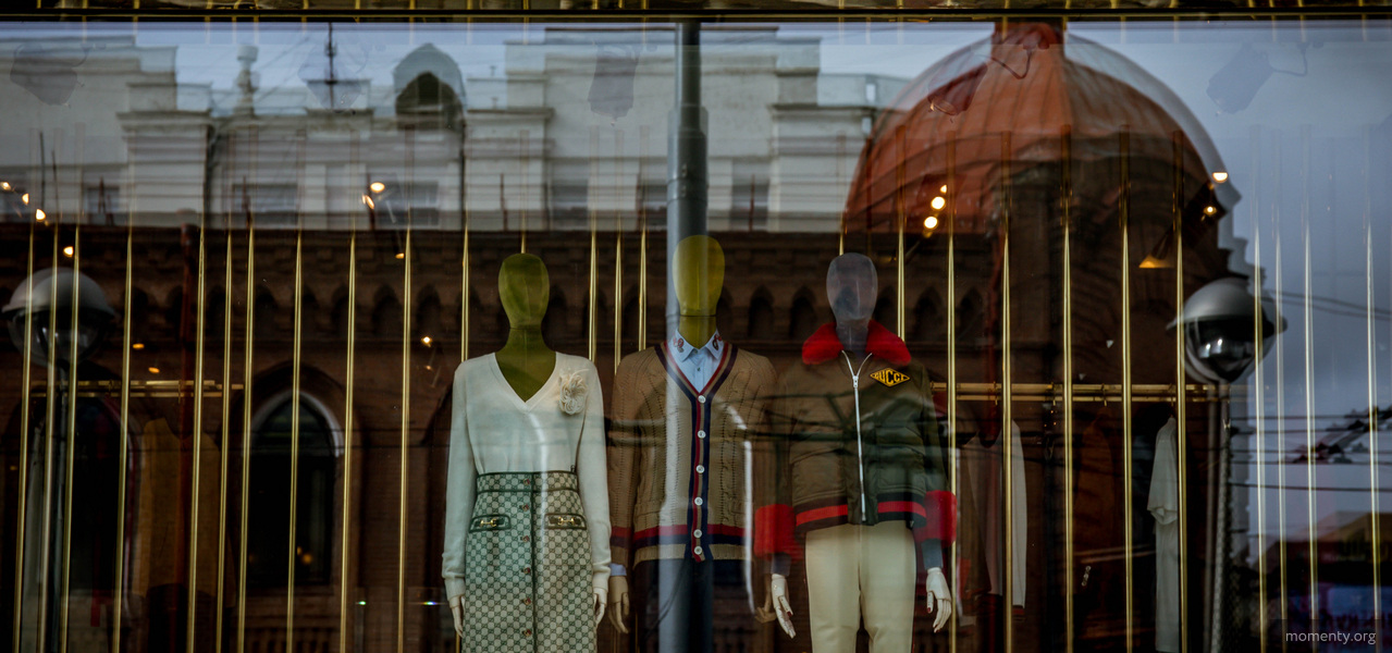 Продавцы вынуждены тратить сотни тысяч рублей на свою одежду, чтобы покупатели раскошелились Продавцы вынуждены тратить сотни тысяч рублей на свою одежду, чтобы покупатели раскошелились