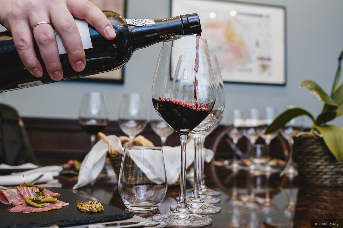 Люди не готовы пить российское вино по цене Италии и Франции Люди не готовы пить российское вино по цене Италии и Франции