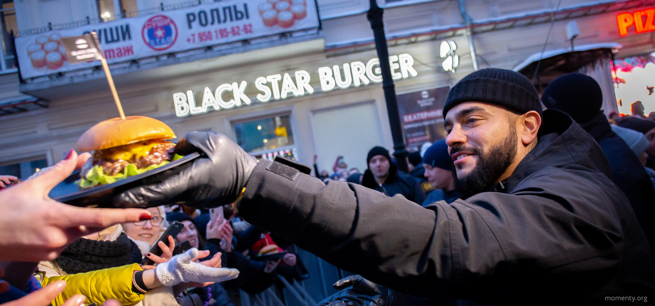 Известный глянец подсчитал доход Тимати от&nbsp;продажи бургеров