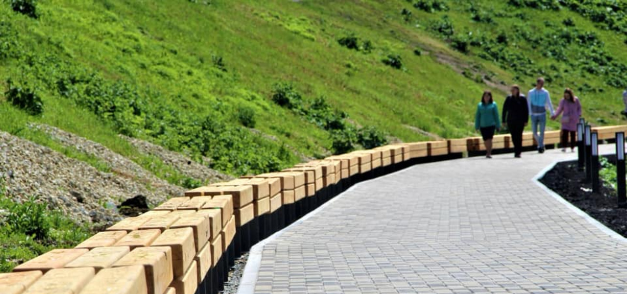 Горожане высмеяли скамейки-гробы. Ранее от них отказалось известное архитектурное бюро Горожане высмеяли скамейки-гробы. Ранее от них отказалось известное архитектурное бюро