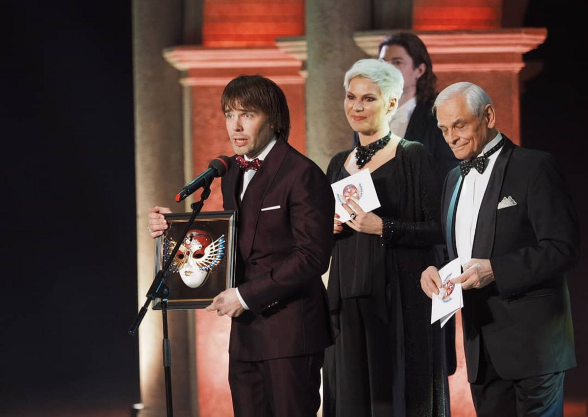 Игорь Ладейщиков из музкомедии в этом году получил «Золотую Маску» за лучшую мужскую роль «Орфей и Эвридика». Игорь Ладейщиков из музкомедии в этом году получил «Золотую Маску» за лучшую мужскую роль «Орфей и Эвридика».