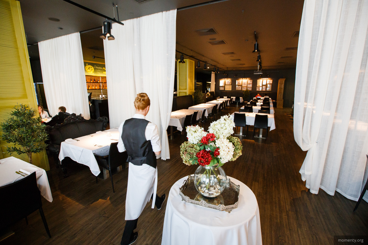 Ходят слухи, что влиятельные уральцы ходят в рестораны со своей посудой Ходят слухи, что влиятельные уральцы ходят в рестораны со своей посудой