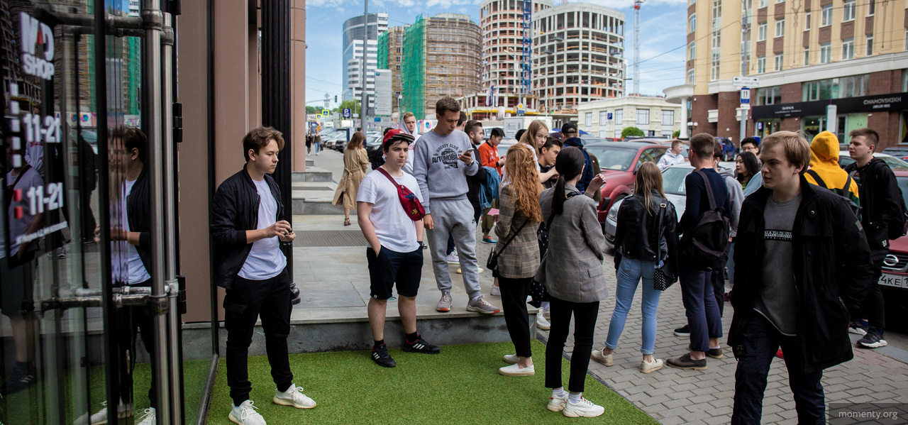 Школьники наладили продажу брендов китайцам под боком у влиятельных бизнесменов Школьники наладили продажу брендов китайцам под боком у влиятельных бизнесменов