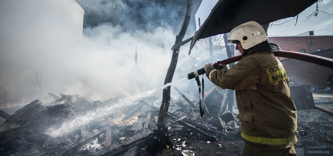 В Екатеринбурге горят бани, где любила отдыхать тусовка В Екатеринбурге горят бани, где любила отдыхать тусовка