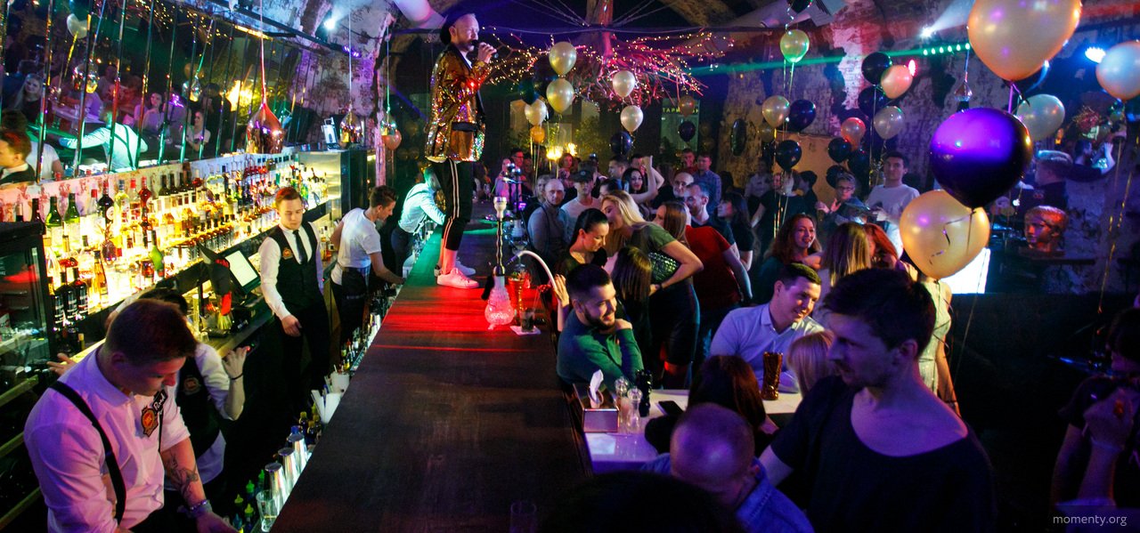 Неизвестные по-тихому перепридумали любимый летник элиты. Не успев открыться, попали под критику Неизвестные по-тихому перепридумали любимый летник элиты. Не успев открыться, попали под критику