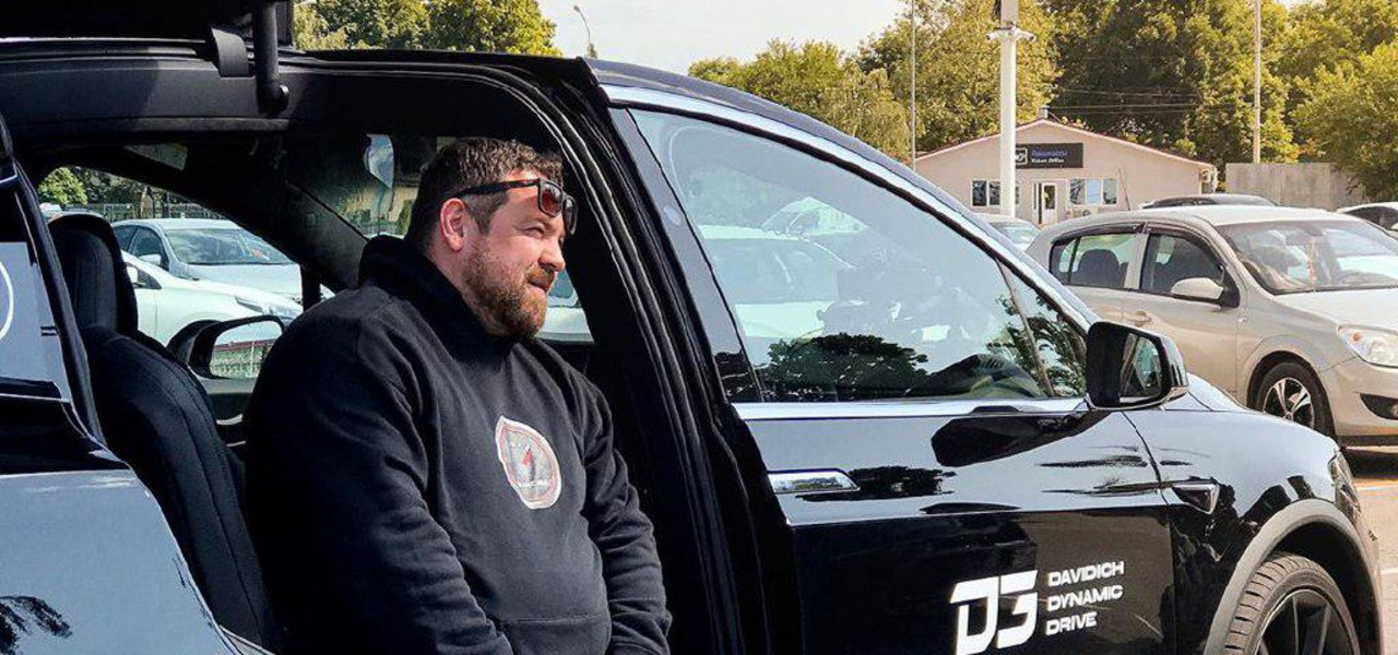 Известный блогер, засветившийся у Дудя, припарковался в Екатеринбурге. Даст ужин в любимом ресторане уральской элиты Известный блогер, засветившийся у Дудя, припарковался в Екатеринбурге. Даст ужин в любимом ресторане уральской элиты