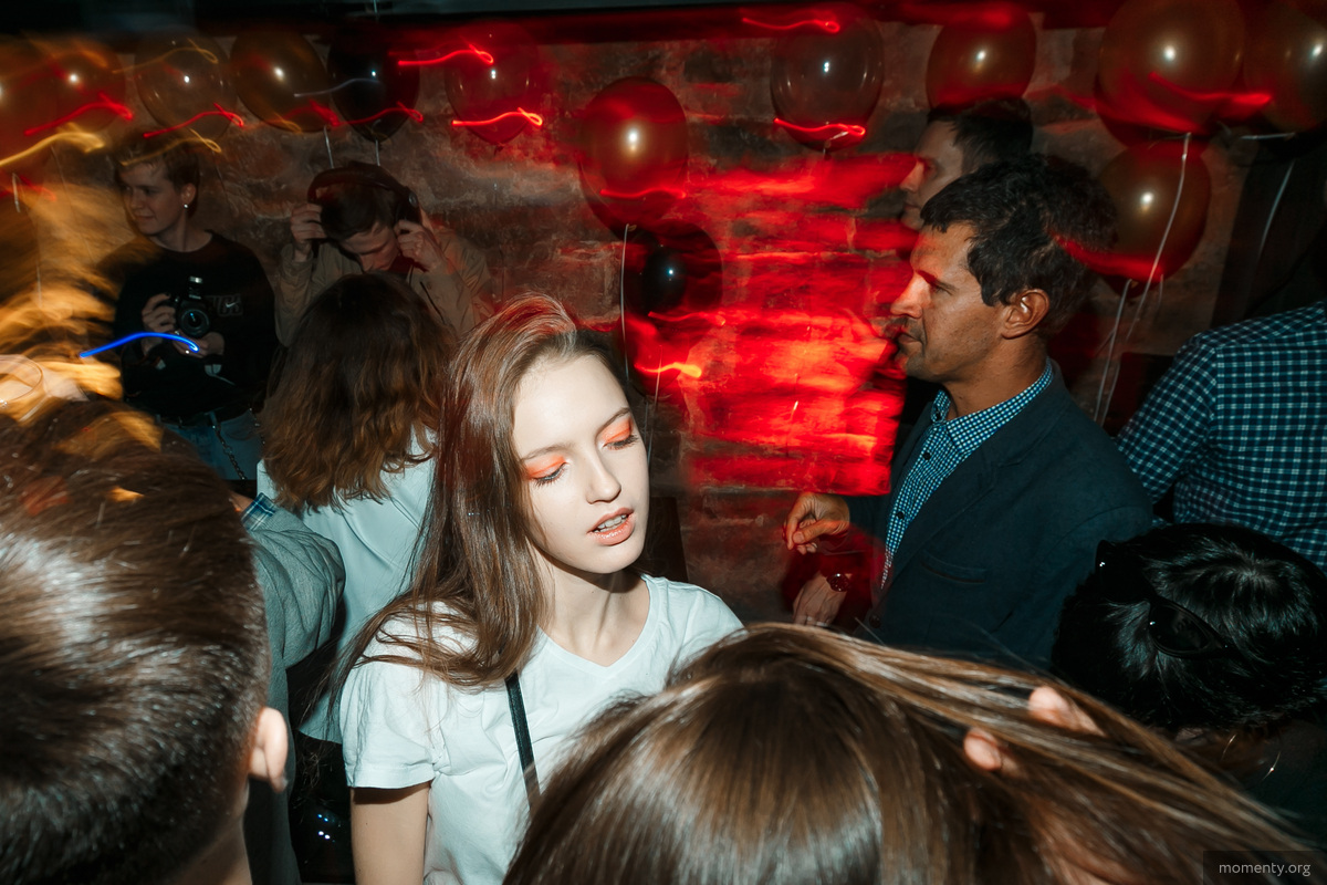 Танцы в Shalom Shanghai ограничиваются ковром Танцы в Shalom Shanghai ограничиваются ковром