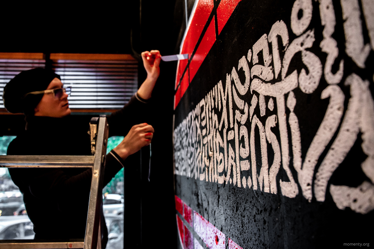 Ночью в заведении, где любят отдыхать политики и тусовка, появилась копия скандального «Креста» Покраса Лампаса. У художника никто не спрашивал разрешение ее рисовать. Ночью в заведении, где любят отдыхать политики и тусовка, появилась копия скандального «Креста» Покраса Лампаса. У художника никто не спрашивал разрешение ее рисовать.