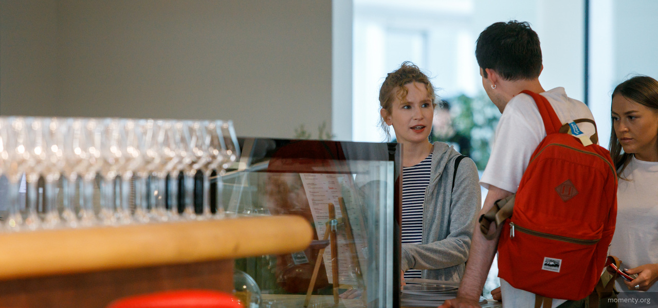 Монеточку поймали в музее в компании известного рэпера Монеточку поймали в музее в компании известного рэпера