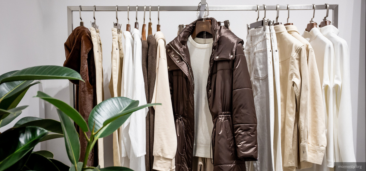 Горожане рискуют остаться без одежды. Продавцы сократили в два раза товары на полках Горожане рискуют остаться без одежды. Продавцы сократили в два раза товары на полках