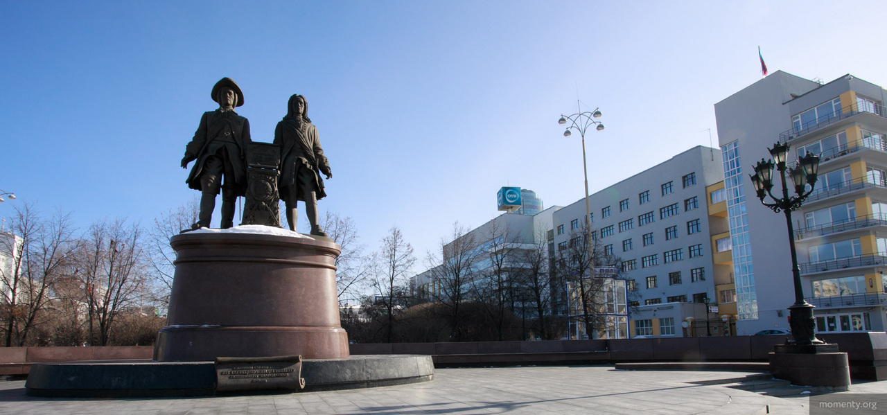 Зачинщикам скандала, требовавшим деньги за фото с памятником, придется усилить защиту в суде Зачинщикам скандала, требовавшим деньги за фото с памятником, придется усилить защиту в суде