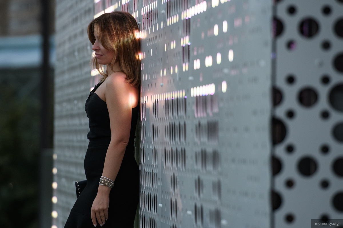 ты срываешь платье. мужчина и женщина в красном. расстегивает платье. Rantis х джиос. ты срываешь платье.