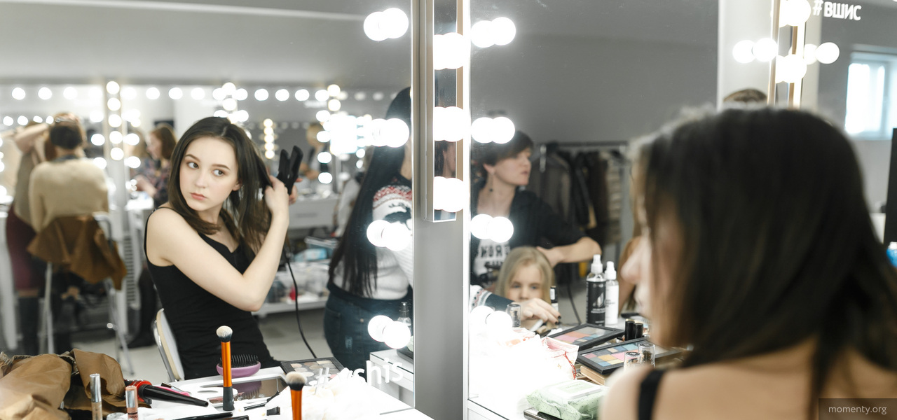 На Урале появилось зеркало для селфи. Теперь оно гастролирует по тусовкам На Урале появилось зеркало для селфи. Теперь оно гастролирует по тусовкам