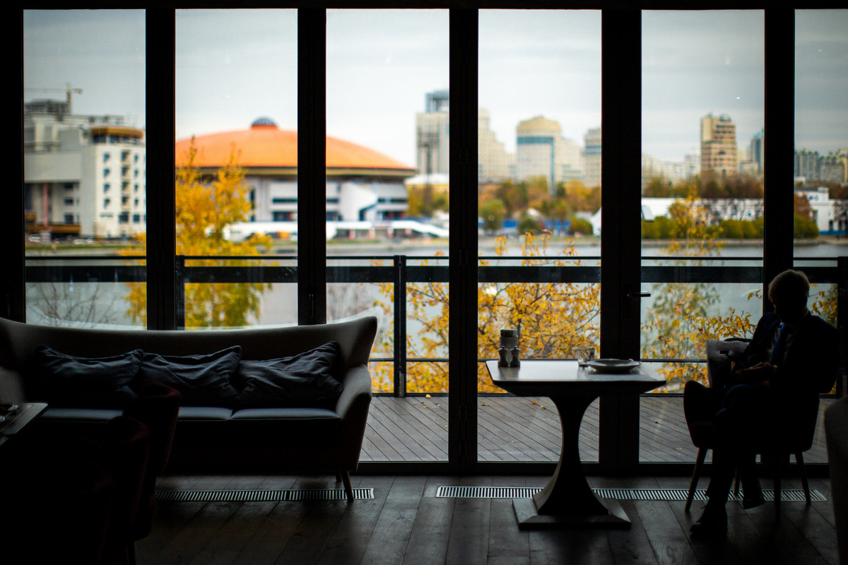 На&nbsp;холодную уральскую осень особенно прекрасно смотреть из&nbsp;панорамного окна ресторана.