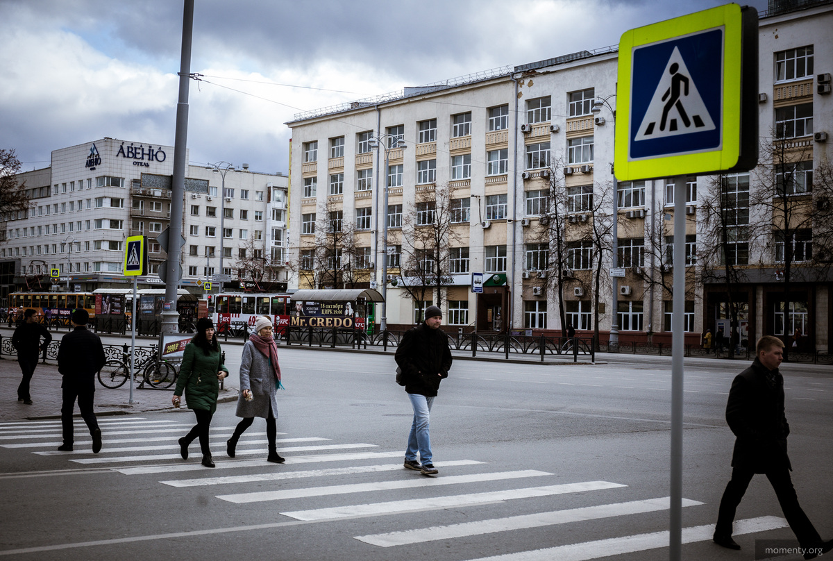 На&nbsp;Толмачева наконец-то появился легальный пешеходный переход. Общественники добивались этого несколько лет.