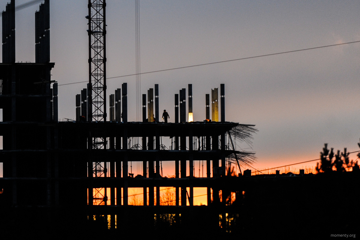 Эксперты рынка говорят, что на строительстве домов экономят все — от застройщика до прораба Эксперты рынка говорят, что на строительстве домов экономят все — от застройщика до прораба