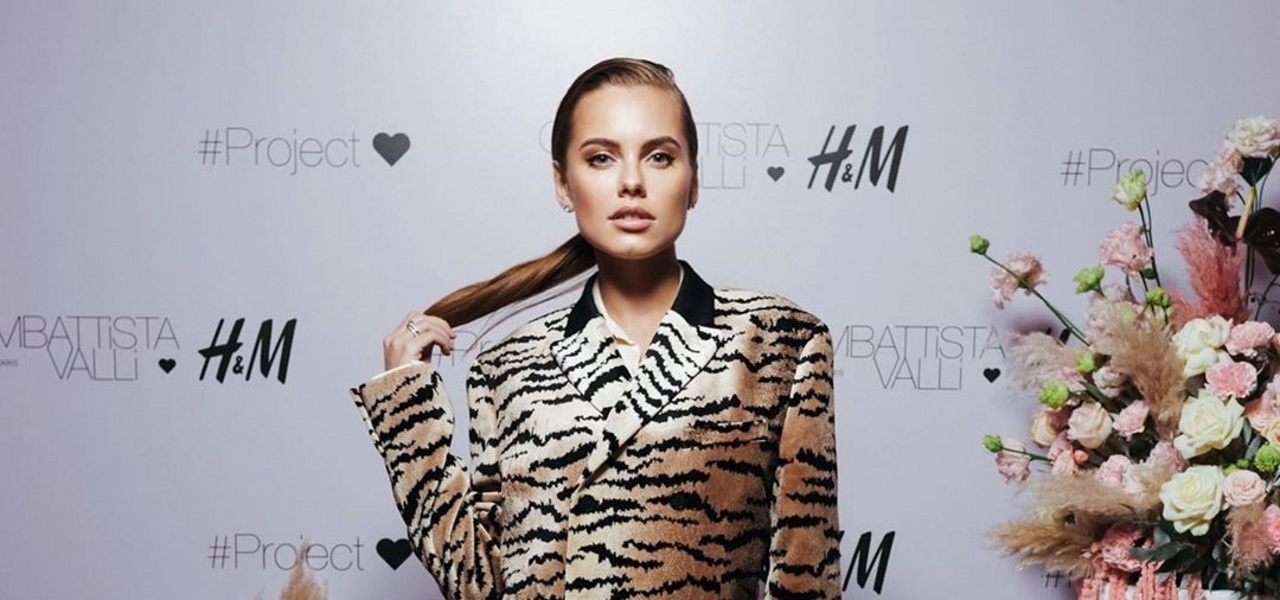 Известная модель бесплатно раздает вещи ради пропуска к столичным vip Известная модель бесплатно раздает вещи ради пропуска к столичным vip