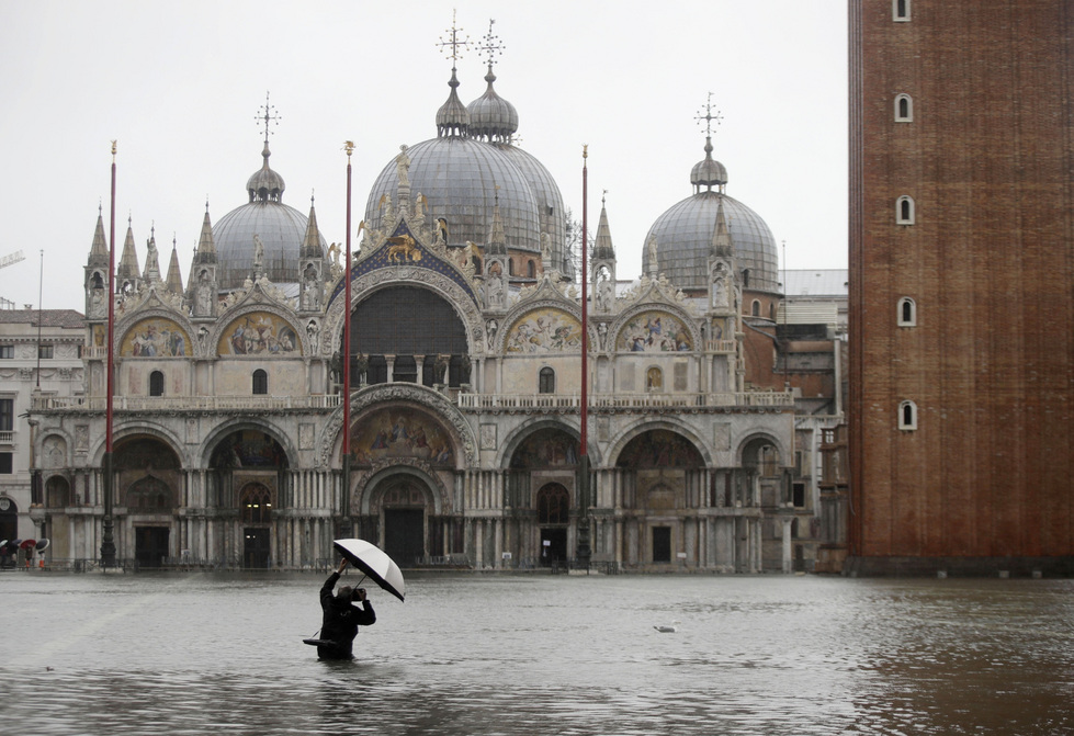 &laquo;В&nbsp;магазинах хаос, продукты валяются на&nbsp;полу&raquo;. Венеция переживает крупнейшее наводнение за&nbsp;полвека