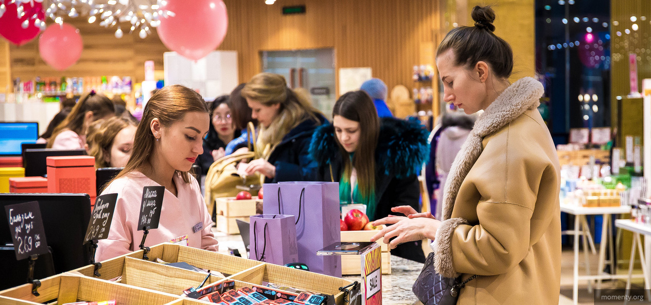 Влиятельные бьюти-миллионеры заставили стоять в&nbsp;очереди сотни людей. Ажиотаж контролировали люди с&nbsp;Урала