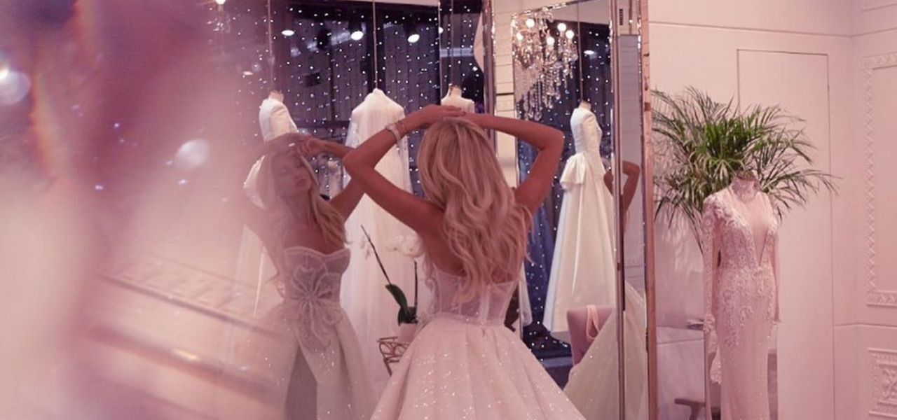 Дама из «Тихвина» получила пригласительный на самую скандальную свадьбу года Дама из «Тихвина» получила пригласительный на самую скандальную свадьбу года