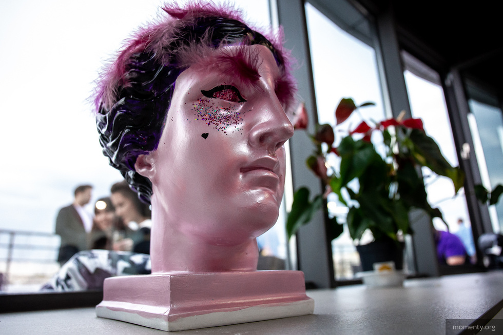 Бьюти-мастера остались без заработка к концу года. Винят в этом ролики на YouTube Бьюти-мастера остались без заработка к концу года. Винят в этом ролики на YouTube