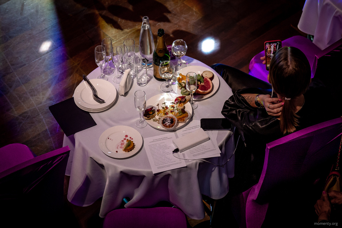 Привозить столичных звезд вдруг стало не модно, обходятся силами местных артистов Привозить столичных звезд вдруг стало не модно, обходятся силами местных артистов