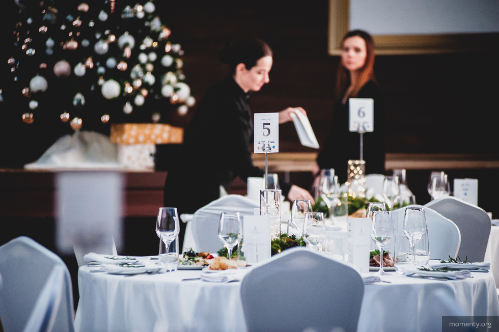 Владельцы бизнеса экономят на корпоративах. Проводят вечеринки прямо в офисах Владельцы бизнеса экономят на корпоративах. Проводят вечеринки прямо в офисах