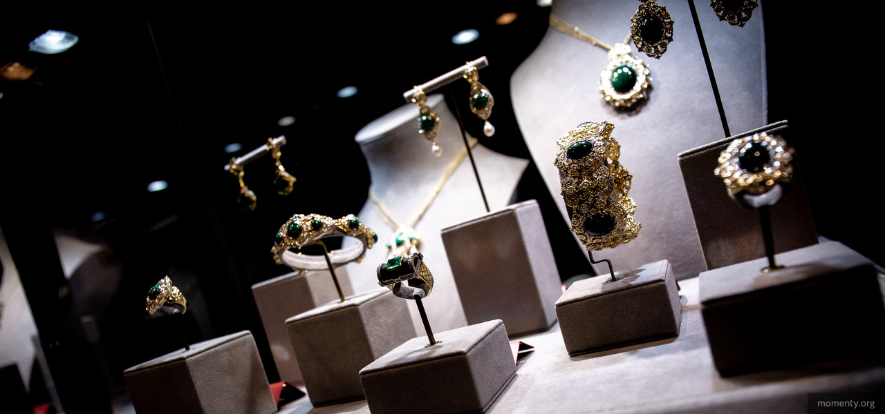 Продавцы не досчитались денег покупателей перед Новым годом Продавцы не досчитались денег покупателей перед Новым годом