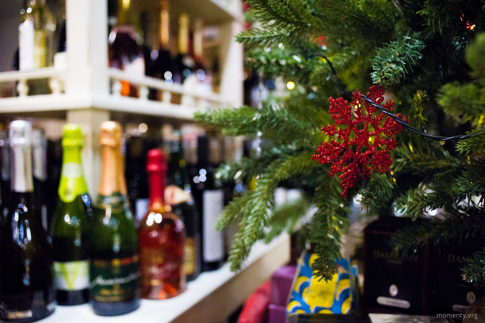 Горожане выстроились в очереди за вином Горожане выстроились в очереди за вином