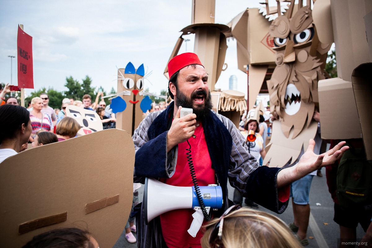 Во время фестиваля уличных театров «Лица улиц». 17 августа. Во время фестиваля уличных театров «Лица улиц». 17 августа.