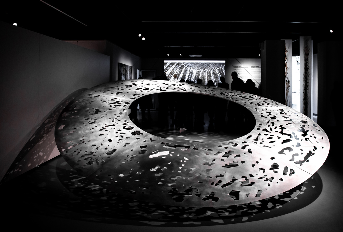 Проект швейцарского художника Бернара Гаро в рамках 5-й Уральской индустриальной биеннале современного искусства в культурно-выставочном комплексе «Синара-центр». 11 сентября. Проект швейцарского художника Бернара Гаро в рамках 5-й Уральской индустриальной биеннале современного искусства в культурно-выставочном комплексе «Синара-центр». 11 сентября.