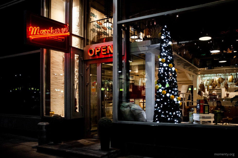 Горожане стыдятся за центр Екатеринбурга. Сначала требовали украсить, теперь все снять Горожане стыдятся за центр Екатеринбурга. Сначала требовали украсить, теперь все снять