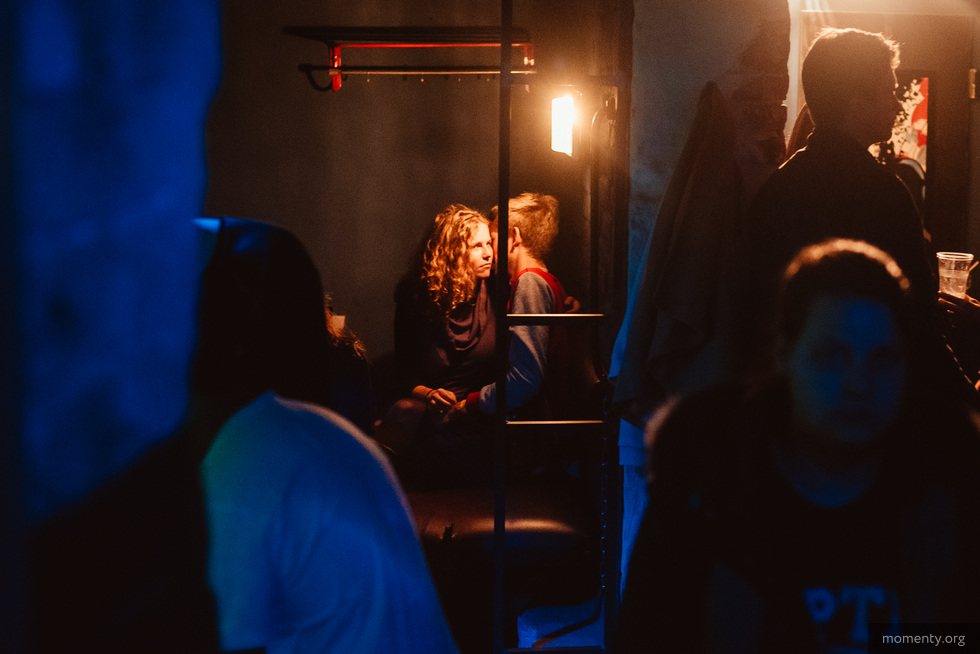 Тусовке негде собраться из-за бизнесменов, желающих продолжить праздники Тусовке негде собраться из-за бизнесменов, желающих продолжить праздники