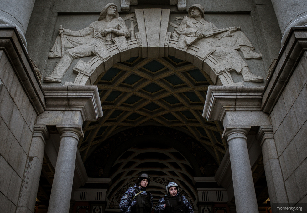 Мэрию Екатеринбурга эвакуировали. Рестораны на первых этажах продолжают работать Мэрию Екатеринбурга эвакуировали. Рестораны на первых этажах продолжают работать