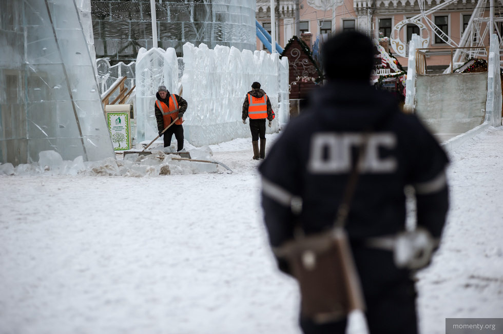 В ледовом городке Екатеринбурга обвалилась часть стены В ледовом городке Екатеринбурга обвалилась часть стены