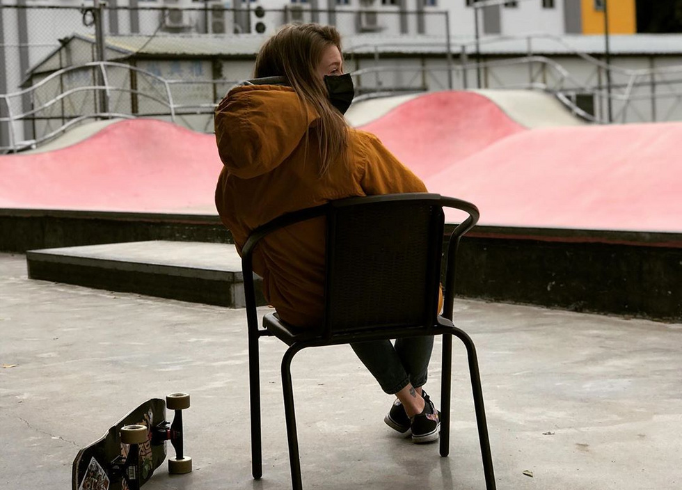 Уральцы, работающие в Китае, боятся выходить из дома. «Они врываются в лифт и начинают кашлять» Уральцы, работающие в Китае, боятся выходить из дома. «Они врываются в лифт и начинают кашлять»