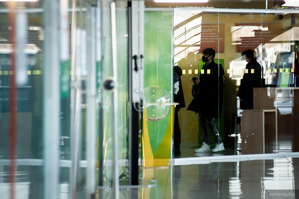 Пассажиров с Урала продержали 11 часов в аэропорту без еды Пассажиров с Урала продержали 11 часов в аэропорту без еды