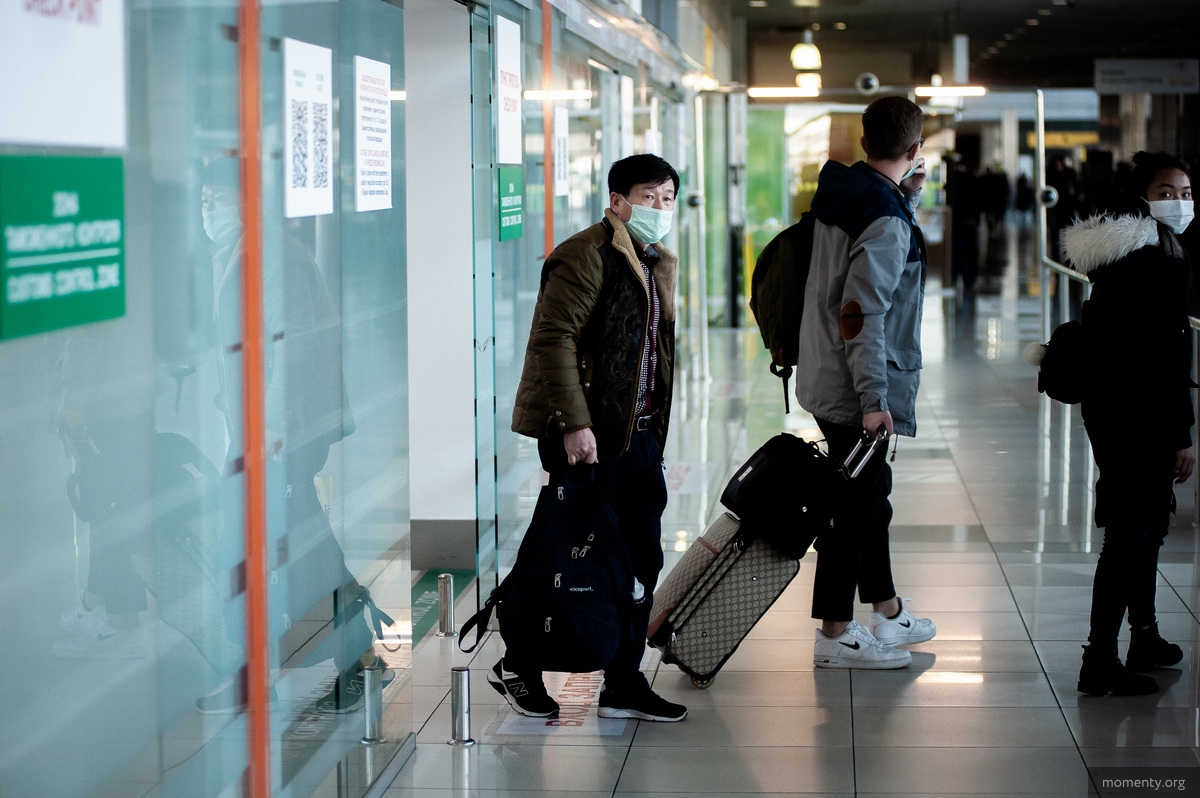 Из-за вспышки вируса аэропорты Китая работают в авральном режиме Из-за вспышки вируса аэропорты Китая работают в авральном режиме