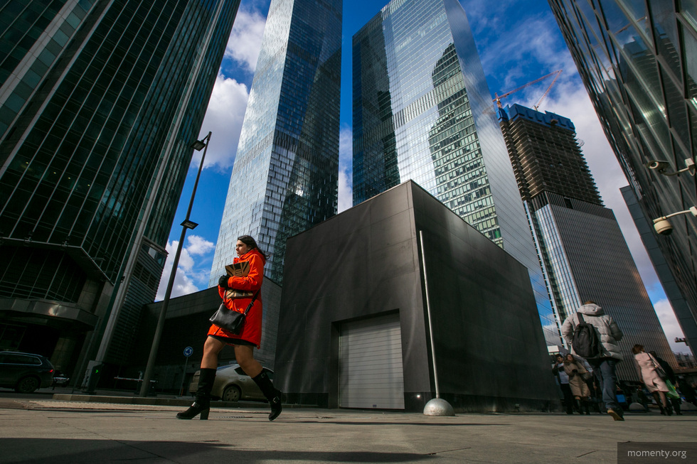 Молодые звезды провинции на последние деньги пытаются попасть в столичную тусовку. «Родителям пришлось оплатить пластические операции» Молодые звезды провинции на последние деньги пытаются попасть в столичную тусовку. «Родителям пришлось оплатить пластические операции»