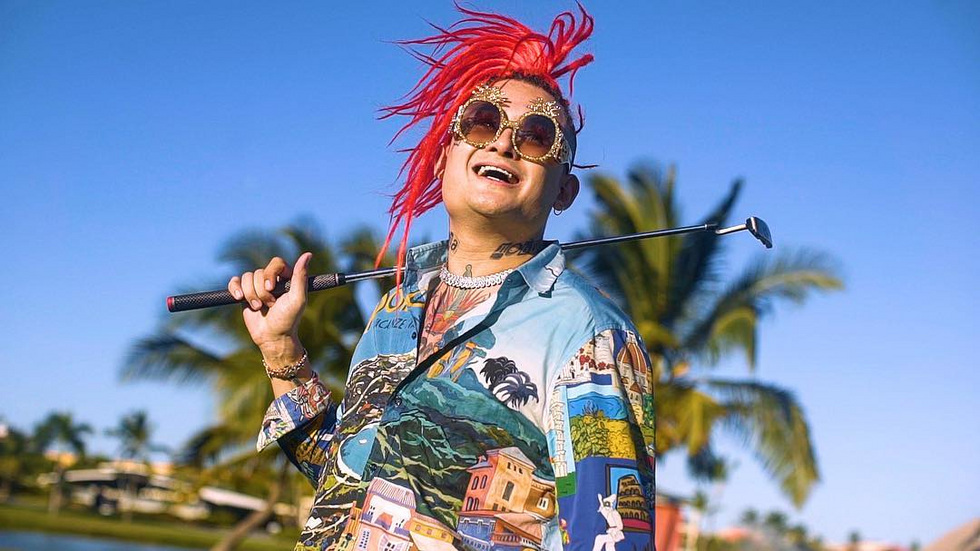 Скандальный рэпер рассказал Урганту, как над ним издевались в школе из-за уральской группы Скандальный рэпер рассказал Урганту, как над ним издевались в школе из-за уральской группы