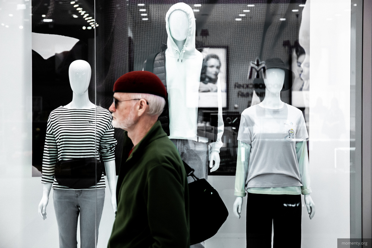 Уральские работодатели могут уволить консультантов не только из-за грустного, но и из-за «неправильного» лица Уральские работодатели могут уволить консультантов не только из-за грустного, но и из-за «неправильного» лица