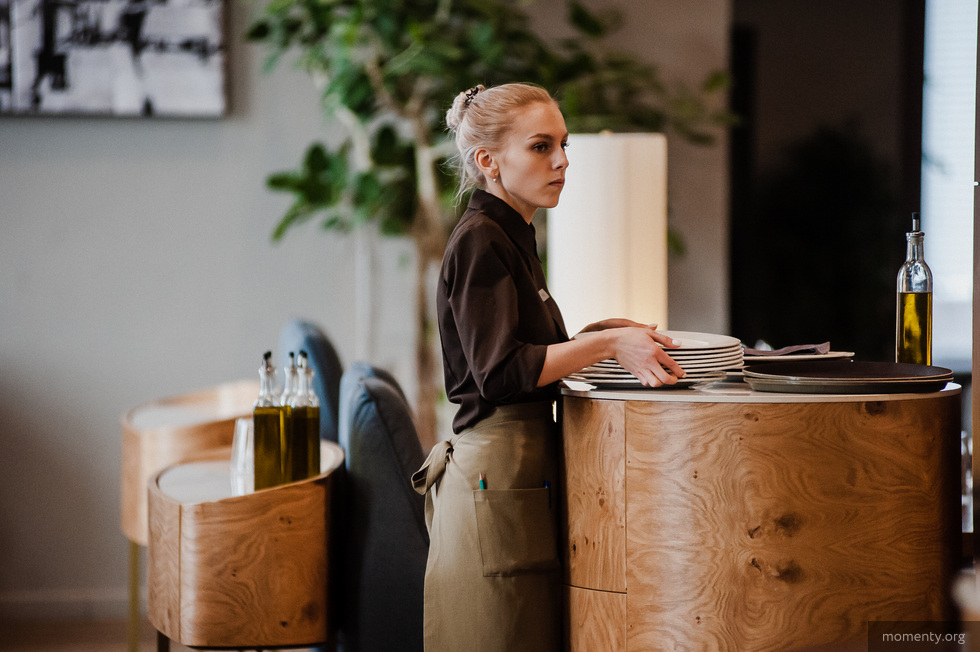 Бизнесмены начали увольнять сотрудников за очень грустное лицо на работе Бизнесмены начали увольнять сотрудников за очень грустное лицо на работе